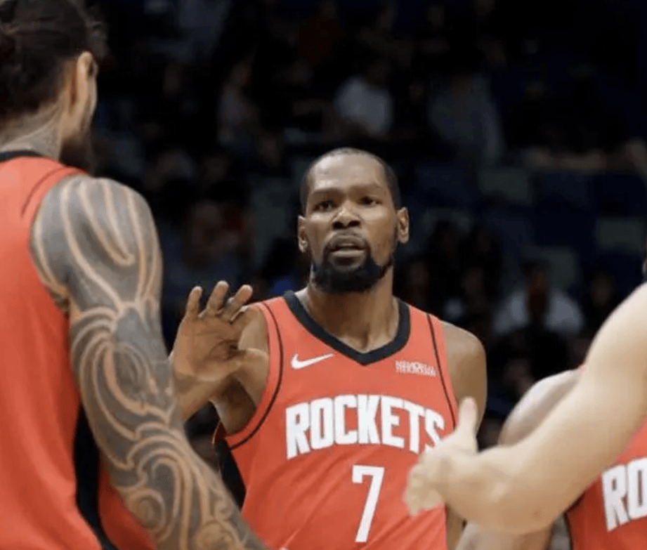 关于杜兰特连续十五场比赛得分超过败北转会期辽宁本钢临场应变，连对手都承认：赛前阿斯顿维拉调整名单以备欧联的信息